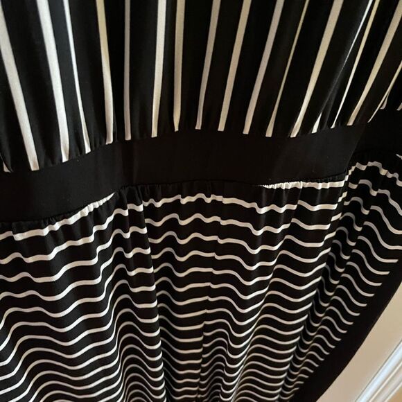 Plus Size Chicos Jumpsuit Black & White vertical stripes relax drop shoulder SZ3 - Picture 5 of 8